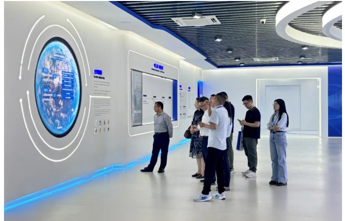 2025年6月 温州理工学院电子与电气工程学院院长一行赴人生就是博电气集团考察调研