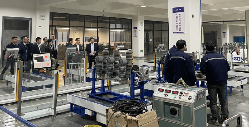 国网浙江乐清市供电有限公司总司理李建宇一行莅临人生就是博电气集团调研